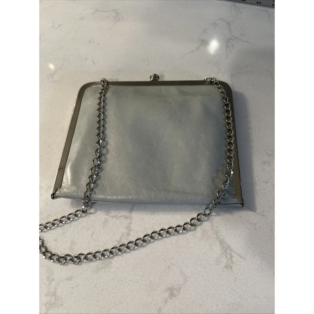 HOBO INTERNATIONAL Vintage Kiss-Lock Frame Clutch Bag Light Green Leather Chain